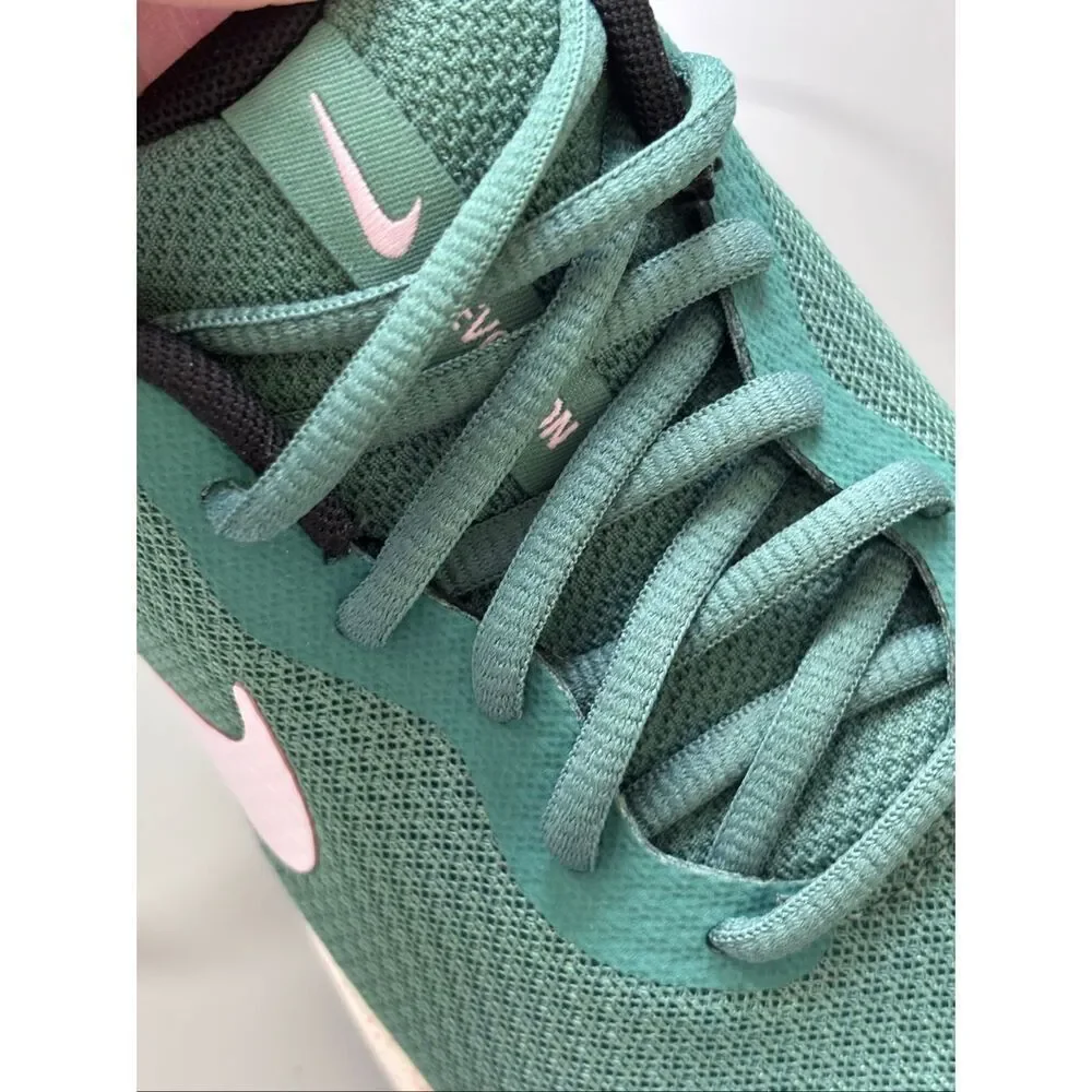 Nike Revolution 7 Bicoastal Green Pink Foam women’s size 7